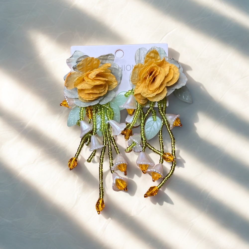 NWOT Fashion Statement Floral Earrings (Pierced)